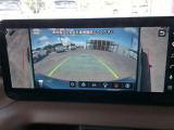 アラウンドビューモニター。上空から見下ろしているかのような映像を映し出して、駐車をスムースにアシストします。
