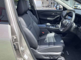 適度なホールド感と快適な座り心地の運転席シートまわり!