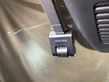 【別途SDカードの購入が必要です。また社外品は保証対象外となります。】運転中の映像・音声などを記録して、交通事故やトラブルが起きた時の正確な状況把握に役立つドライブレコーダーが装着されています。