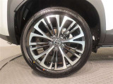 215/50R18タイヤ&18インチアルミホイール(切削光輝/センターオーナメント付)