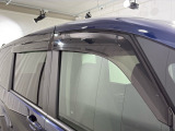 ★ドアバイザー★雨天時に窓を開けても濡れにくく車内に雨が入り込むのを防ぎながら換気ができます(^^♪