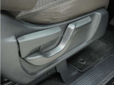 ◆シートハイトアジャスター◆運転席を上下に高さ調節ができます!運転ポジションを体格に合わせてシート調整できます。