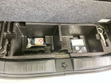 たっぷり20Lの荷室床下収納を用意しております。