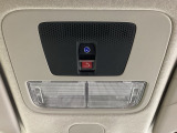 緊急通報ボタンは天井にあります。運転中の体調不良や、エアバッグの作動しない事故の際には押してください