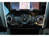 オートエアコンです。簡単操作で車内温度をコントロールします。