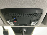 【SOSボタン】体調が悪くなったときや、事故に遭遇したとき、あおり運転にあっている時など、緊急時にボタンを押すと緊急サポートセンターにつながり、オペレーターが警察・救急への取次ぎを行います。