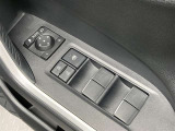 全席に電動パワーウインドウを装備。乗員それぞれが快適に操作できます。