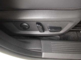 運転席電動シートスイッチです。