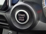【プッシュスタート】キーが車内にあれば、エンジンの始動・停止はブレーキを踏んでスイッチを押すだけ!キーを取り出す手間を省き、ワンプッシュで操作するので簡単でスムーズ!
