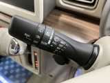 【フロント間欠ワイパー(時間調整付き)】降雨量に合わせてワイパーの作動間隔を調整することができます。