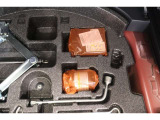 ■車載工具■ 収納場所を事前に確認しておくことをお勧め致します。■パンク修理キット■ご利用にはパンク修理剤が必要になります。詳細はスタッフまでお尋ねください。