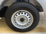納車前には12ヶ月点検相当の点検と消耗品の交換をダイハツの整備士がしっかり整備してお渡しします。また、納車後には無料の1ヶ月点検がございます。