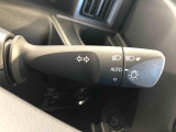 ☆オートライト機能☆車外の明るさに応じて自動的でヘッドランプを点灯および消灯します。夕暮れ時やトンネルなどで便利です!