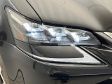 【三眼LEDヘッドライト】スタイリッシュな見た目の三眼LEDヘッドライトを装備♪スタイルだけでなく、夜間の走行も視界良好で安心してお乗りいただけます。