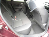 セカンドシート乗降性が良く前席よりも後席の方が静かで快適です。