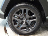 高級感と走りを引き立たせる、純正アルミを装備しています。
