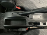 小物置きやカード置きが前席中央にあり、便利に使えます☆