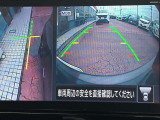左サイドカメラとフロントカメラ運転席から死角となりやすい車両左前部分や前方部分もバッチリ見えます♪