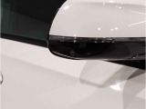 【BMWミラー】視認性の高いスタイリッシュなミラー。自動防眩機能も付いており夜間のドライビングをサポートします。