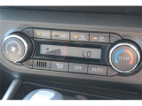 オートエアコン付です。簡単操作で快適に車内温度をコントロールします。