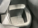 運転席・助手席のドリンクホルダーです