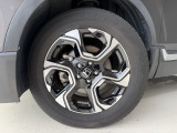 純正アルミホイールです。タイヤサイズは、235/60R18です。