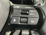 ステアリングにオーディオ操作スイッチが付いています。オーディオ画面に直接タッチしなくても操作が出来ますので、運転に集中できます。