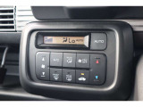 【オートエアコン】一度お好みの温度に設定すれば、車内の温度を検知し風量や温度を自動で調整!