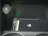 センターコンソールトレーはワイヤレス充電器(Qi(チー)規格)となっており、対応機種を置いておくだけで充電可能です。