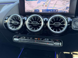 メルセデス・ベンツの定める厳しい基準をクリアしたお車のみをご案内させて頂きます。納車前整備はメーカー規定に基づき最大100項目にも及ぶ点検を熟練のメカニックによって行いご納車させて頂きます。