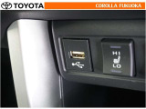 ポータブルオーディオなどの機器を接続して、車両のスピーカーで聞くことができます。