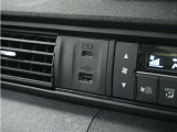 ◆USBチャージャー◆使いやすい場所に装備されています。