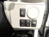 【スイッチ類】コーナーセンサーや安全機能のスイッチが集約。もしもの時の備えとなり、日々の運転の安心感を高めます。