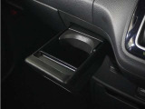 ◆ドリンクホルダー◆手の届きやすい場所にドリンクホルダーがあり、とても便利です。