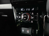 温度設定で車内を快適に保ってくれるオートエアコン