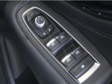 電動格納&ミラー角度調整機能付きです。