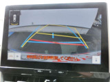 ■バックカメラ■ モニターを見ながら車庫入れやバック運転ができるので、車庫入れが苦手な方や大きな車を運転する際にも安心!現在のバックカメラは小型になってあまり目立ちません。視野も広く、オススメです!