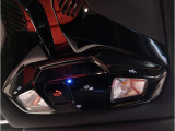 【コックピットシート】BMW車の主役席。車体中央にくる様に配置し車両重心とが一致する事でドライバーと車との一体感あるドライビングを実現。人間工学に基づき形成した形状が長時間のドライブ疲労も軽減します!