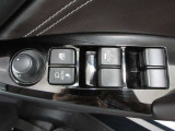 もちろん全席パワーウインドー付。運転席から操作できて便利です。