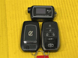 スマートキーはカバンやポケットから取り出すことなく、ドアのロックアンロックやエンジンの始動が出来ます!社外セキュリティ付!