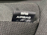 車両側方からの衝撃を緩和するSRSサイドエアバッグ(運転席/助手席)に加えて,SRSカーテンシールドエアバックも標準装備