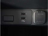 【USB接続】USB接続も可能です。スマートフォンと連動して音楽も再生可能です。