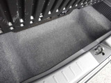 フロアの下にも荷物などを収納できるサブトランクも備えています。荷室内で散らかりがちな荷物を整理整頓なんてのもイイですね♪
