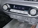 オートエアコン付きなので、温度を設定するだけで車内を快適にしてくれます!