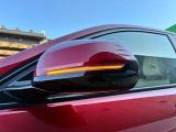 ドアミラーにはLEDウインカーが埋め込まれており、対向車からの視認性を高めております。