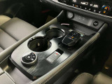 弊社で試乗車として使っていました。事故・修復暦はありませんし、内外装ともきれいな車両ですので安心してご検討頂ける1台です☆