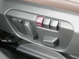運転席シートメモリー機能:シートおよびドア・ミラーの位置を2通り記憶することができます。