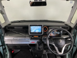 【前方視界】開放的な前方視界!運転がしやすく疲れにくいです♪窓が大きく、見通しがとっても良いおクルマですよ♪
