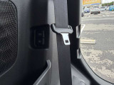 車両にマッチした純正フロアマット付きです。