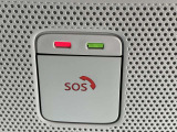 急病時や危険を感じた時には、SOSコールスイッチを押してください。万が一の事故発生時には、エアバック展開と連動し自動通報されます。専門のオペレーターが警察や消防へ連携をサポートします。